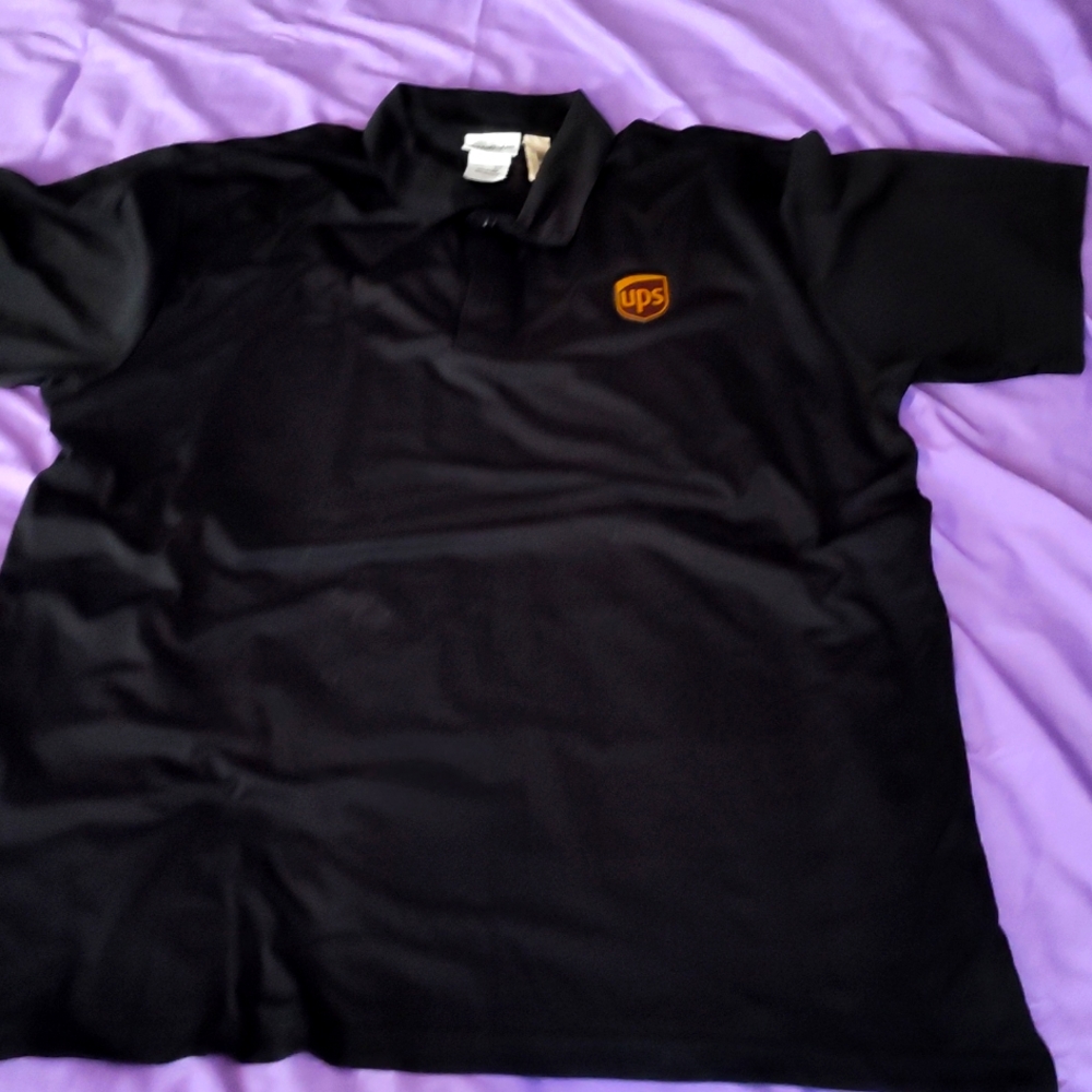 Men's extra large UPS shirt no tears no rips and good condition